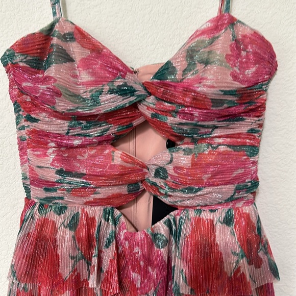 NWT Gianni Bini
Grace Plisse Floral Print Sweetheart Neck Cut-Out Tiered Dress - Picture 6 of 12